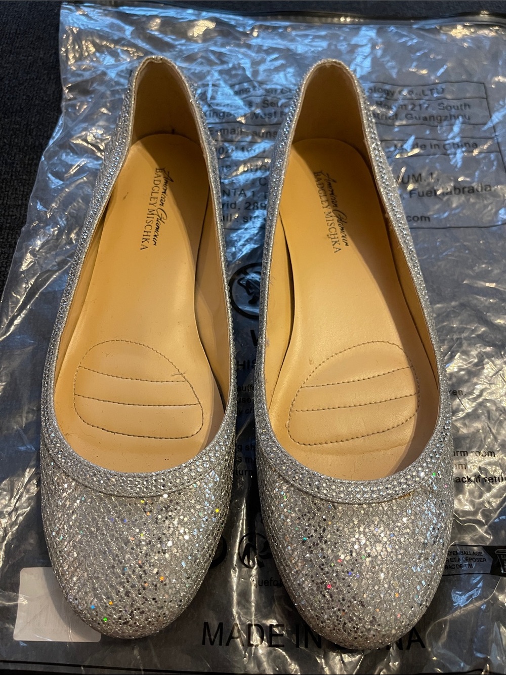 America Glamour Badgley Mischka “Yoselin” Silver Glitter Ballet Flats Size 10